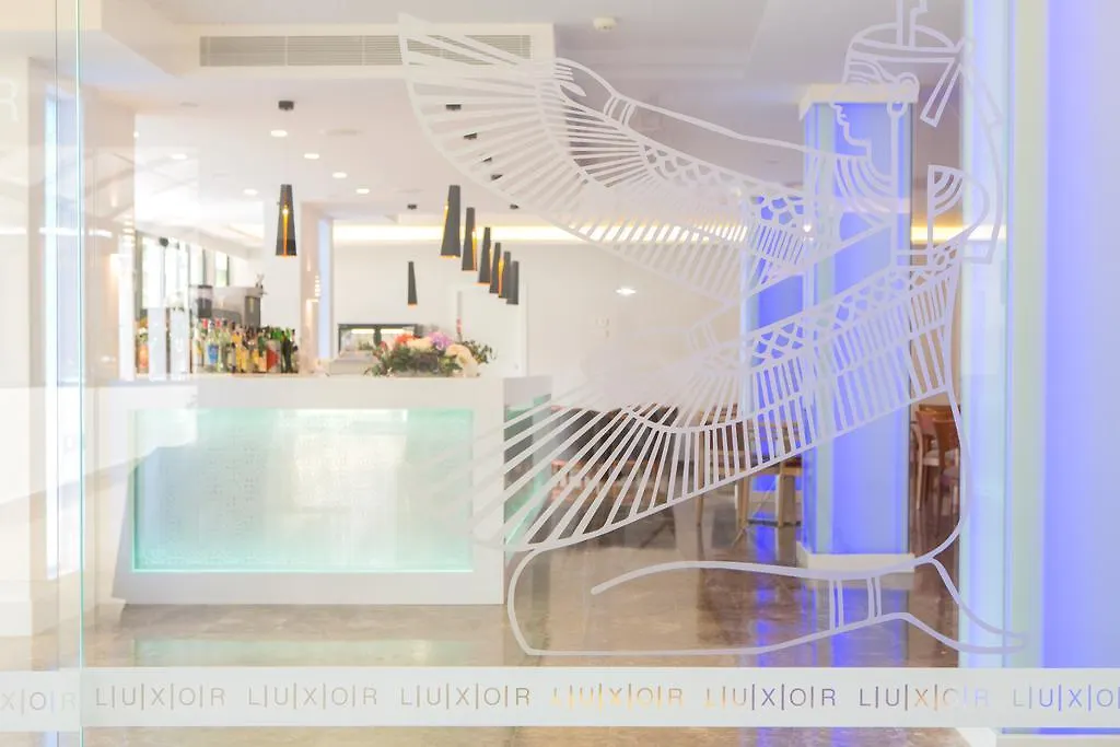 Hotel Luxor بلايا ذي بالما